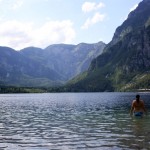 Un baño en el lago Bohinj