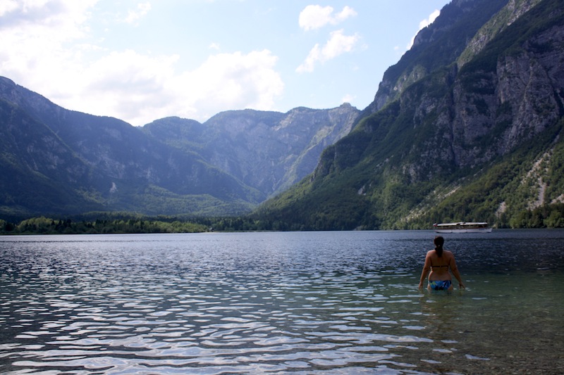 Un baño en el lago Bohinj